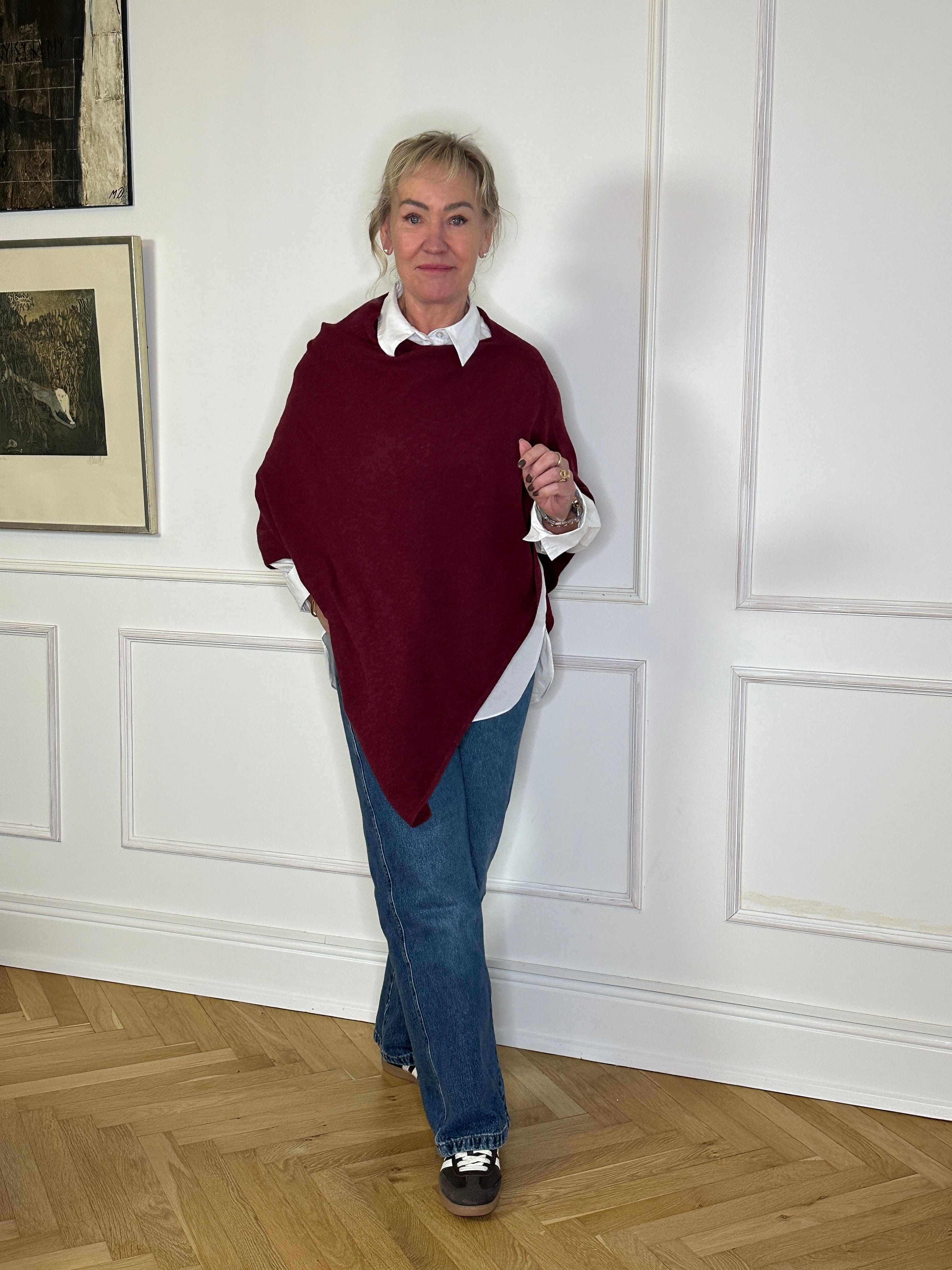 Poncho i 10% cashmere - Vinrød Uldplaiden.dk