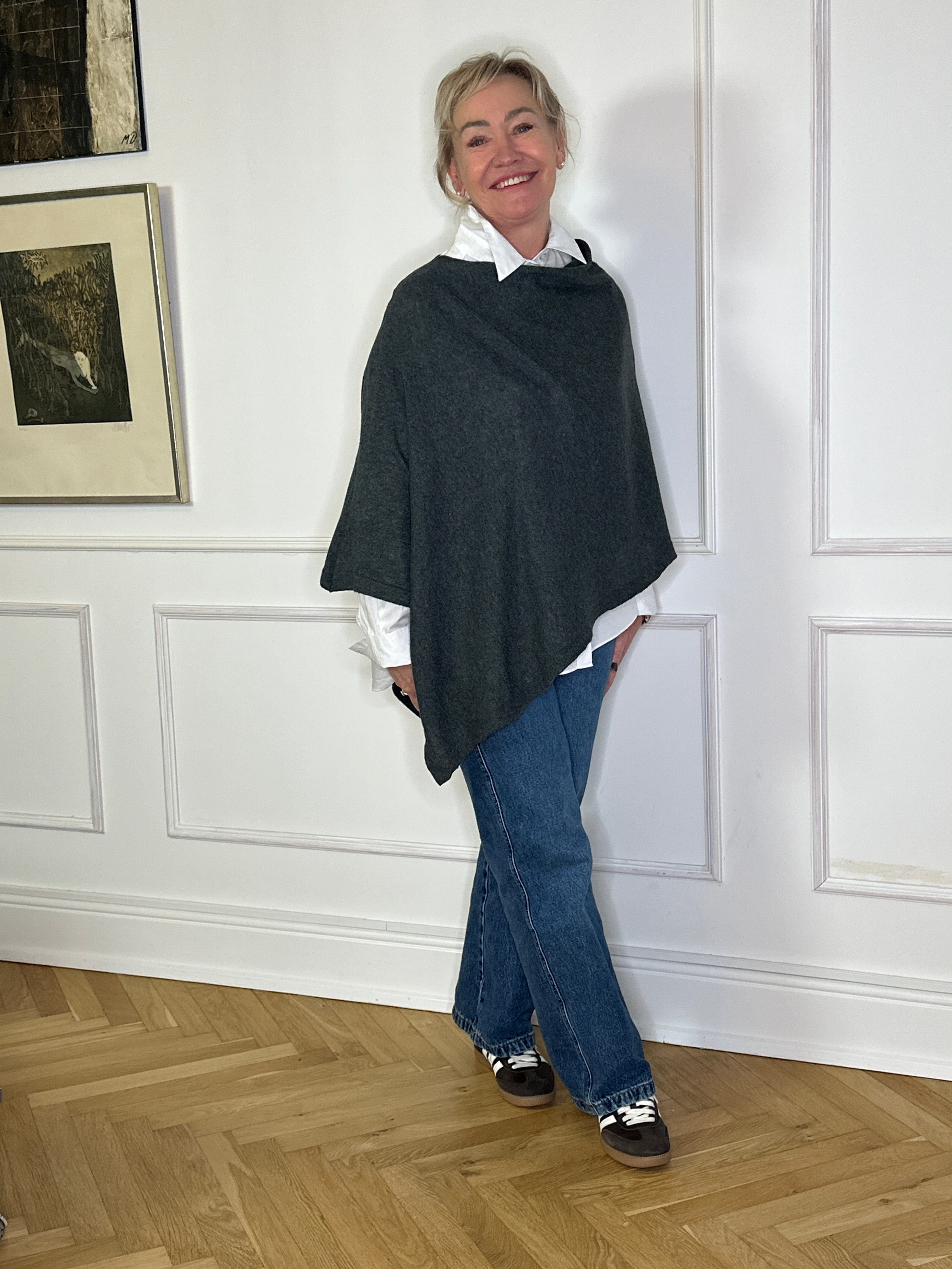 Poncho i 5% cashmere - grå Uldplaiden.dk