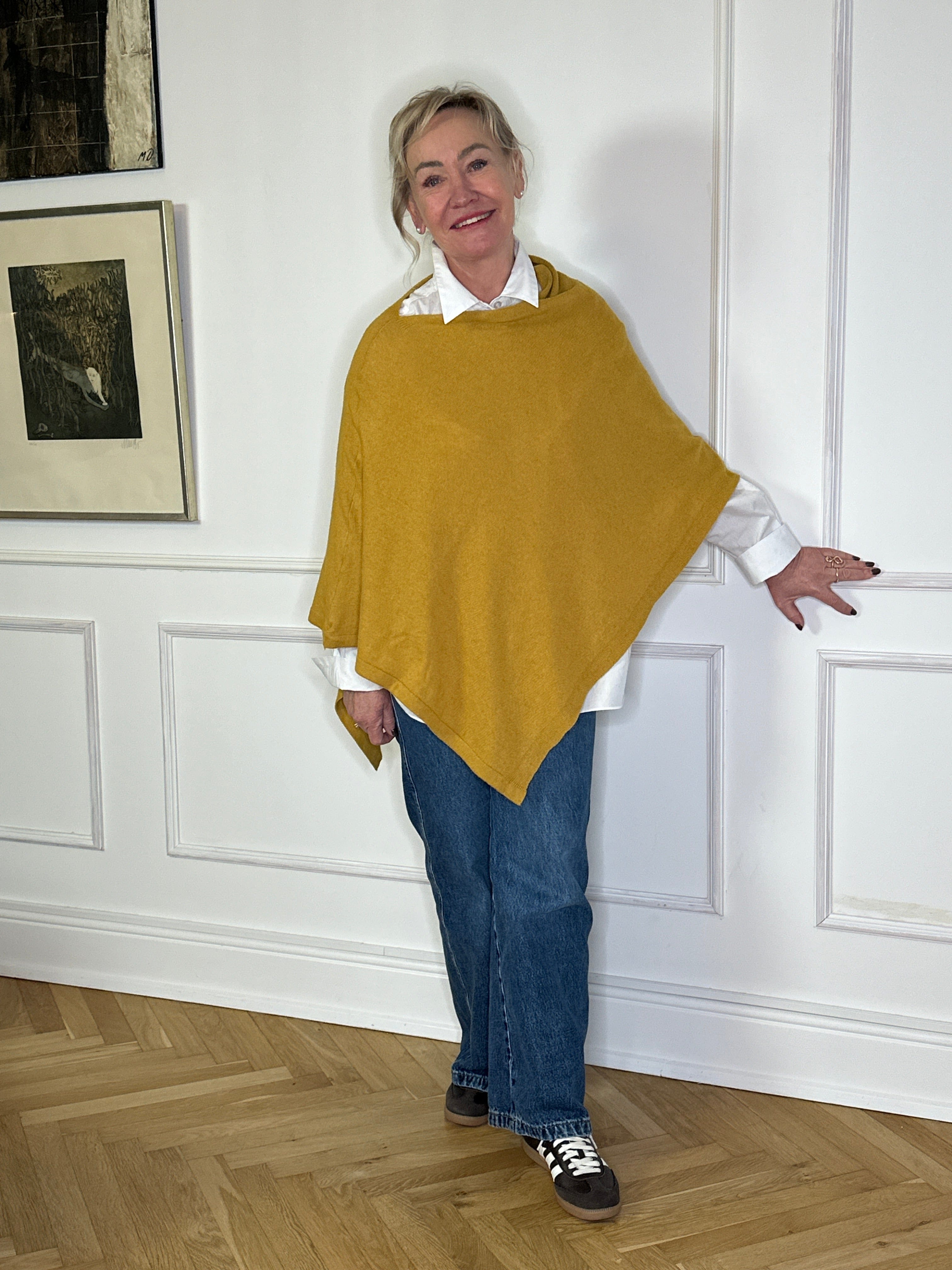 Poncho i 5% cashmere - gul Uldplaiden.dk