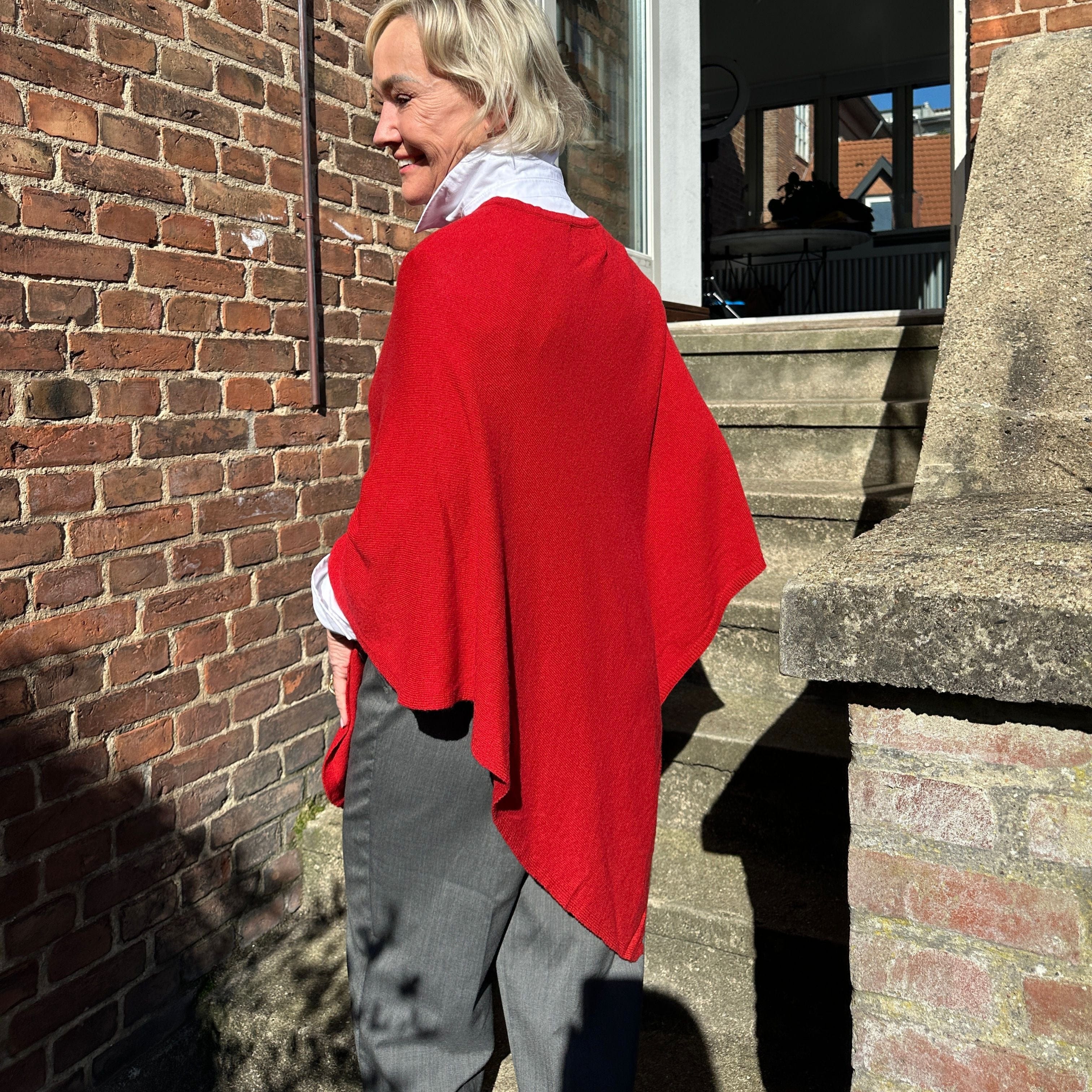 Poncho i 5% cashmere - Rød Uldplaiden.dk