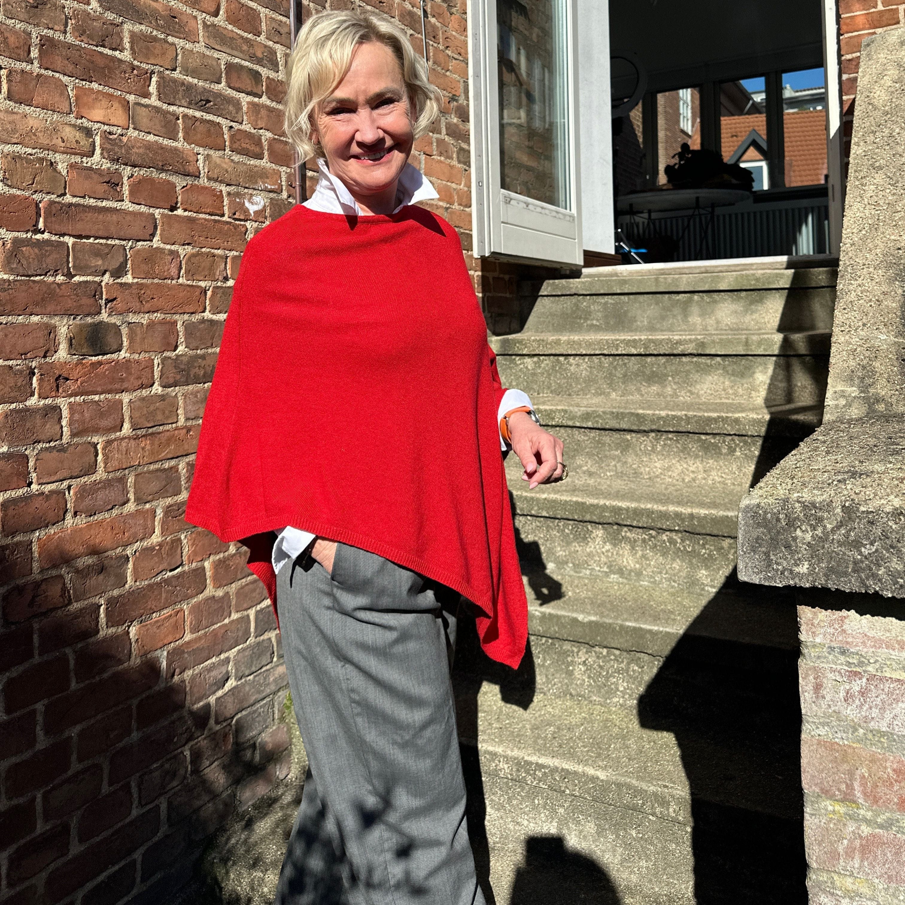 Poncho i 5% cashmere - Rød Uldplaiden.dk