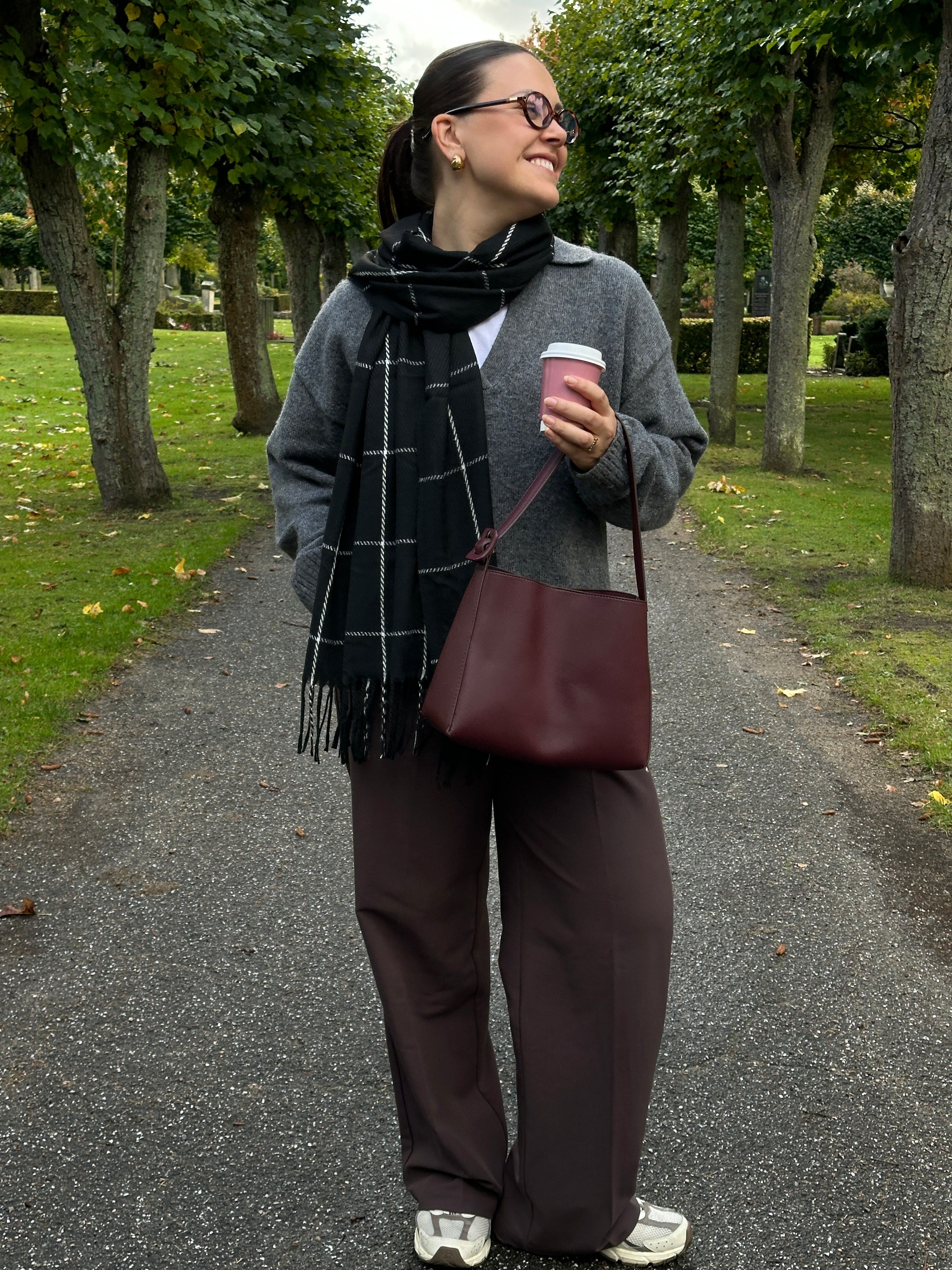 Sjal med uld - Sort m. tern Uldplaiden.dk