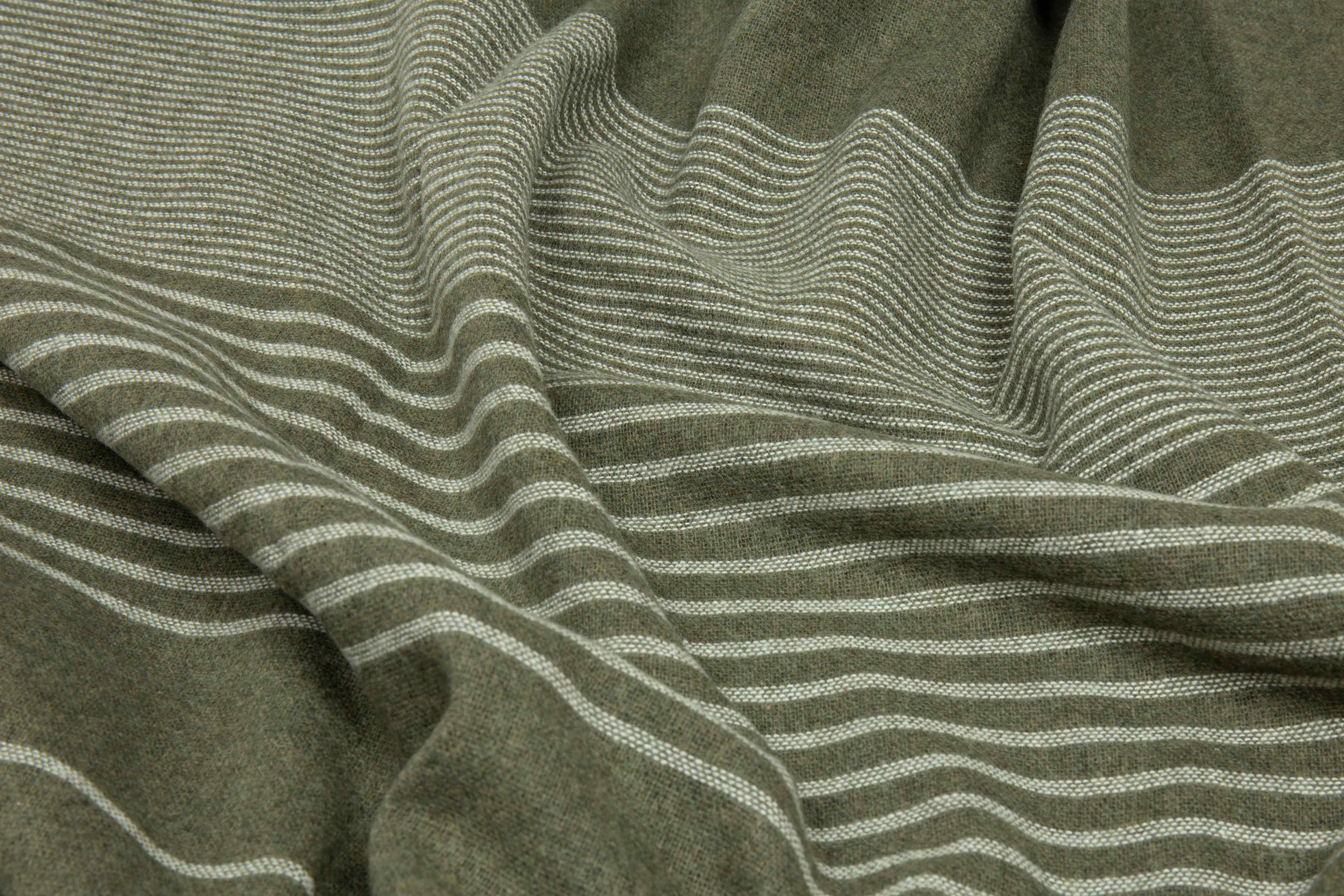 Plaid i 20% Merinould - Khaki m. Off White Striber (140x200 cm) Uldplaid Uldplaiden