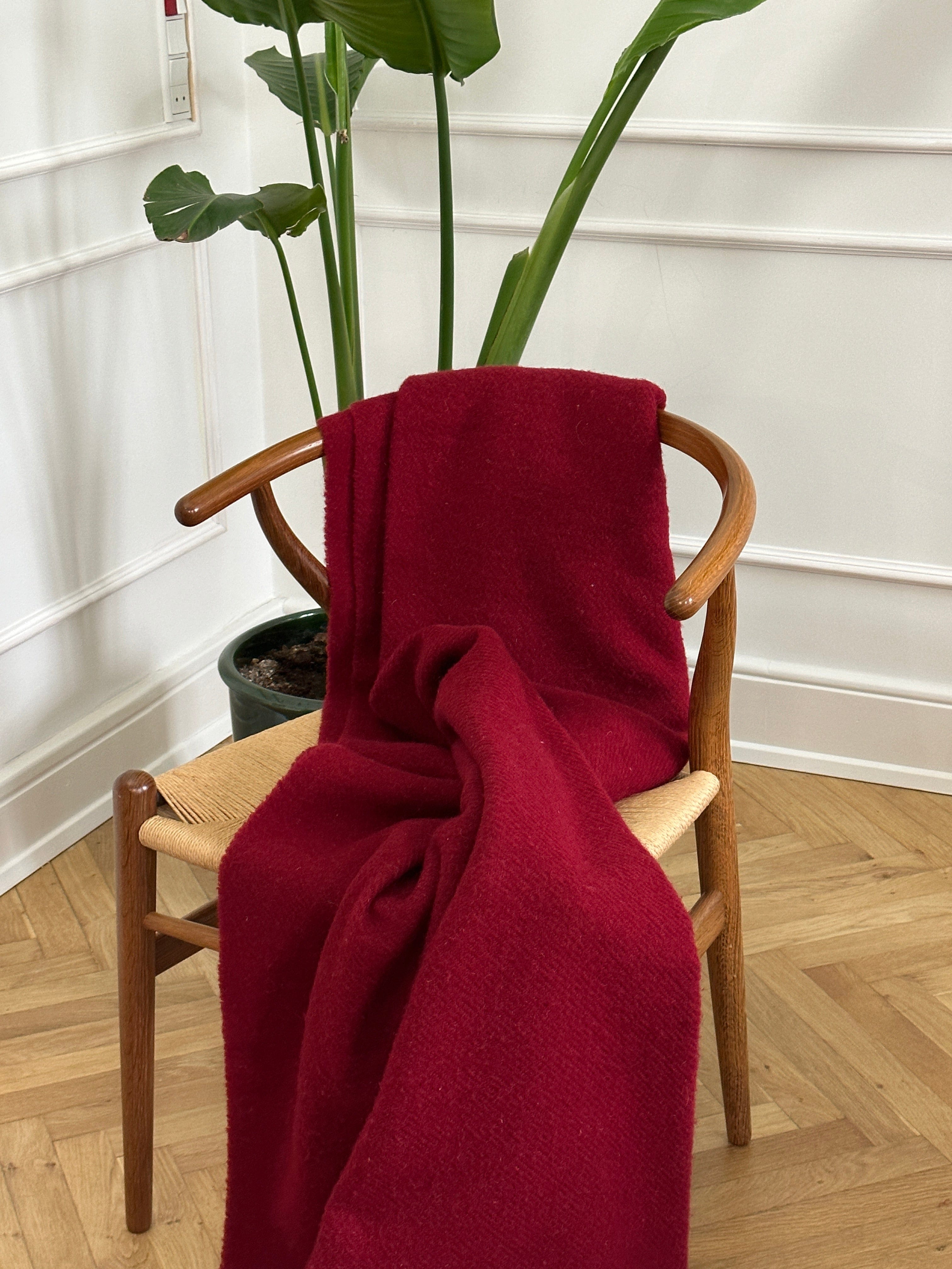 Uldplaid i 100% uld - Mørk Rød (140x200 cm) Uldplaid Uldplaiden