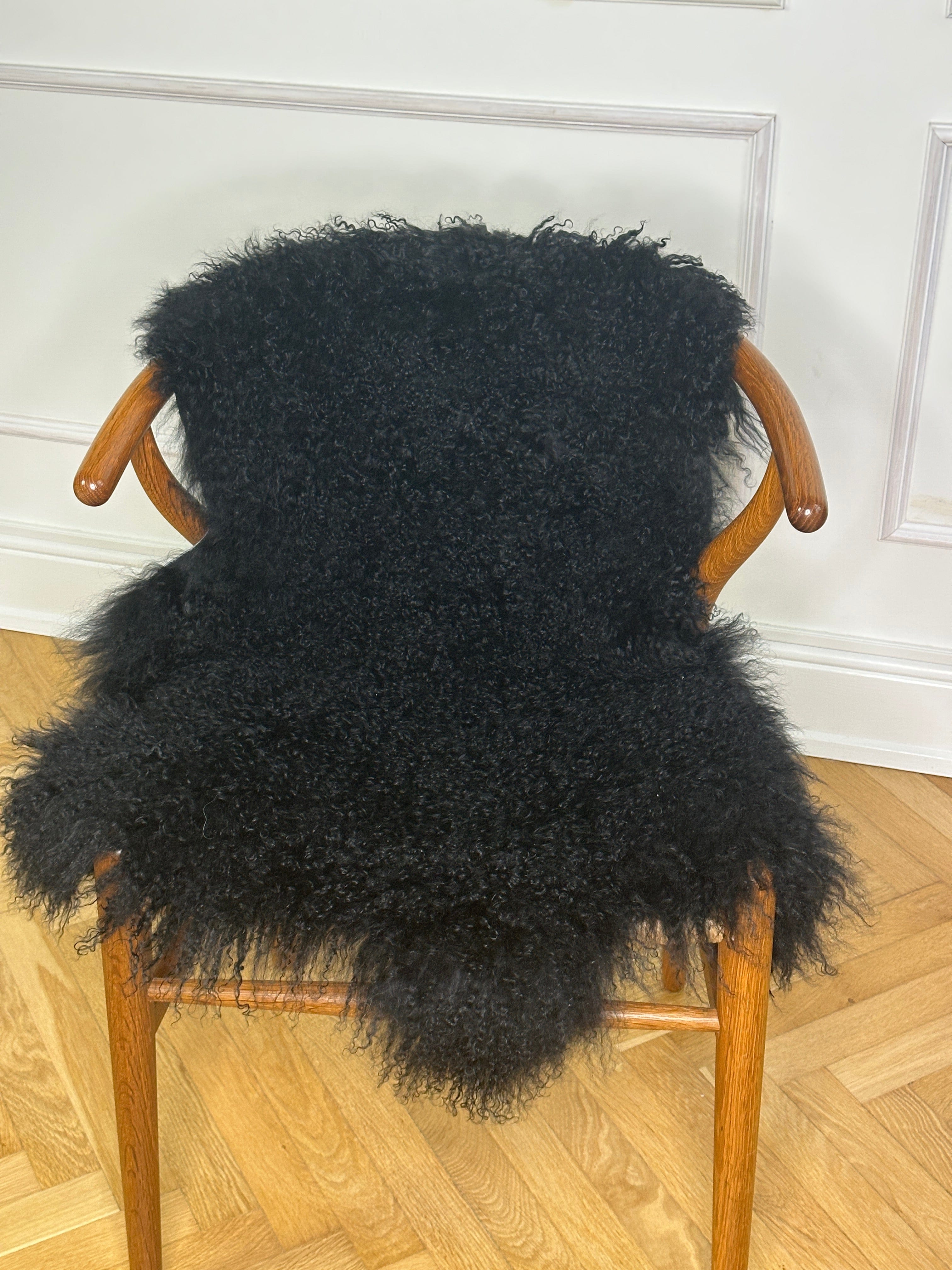 Langhåret lammeskind - Sort Uldplaiden.dk