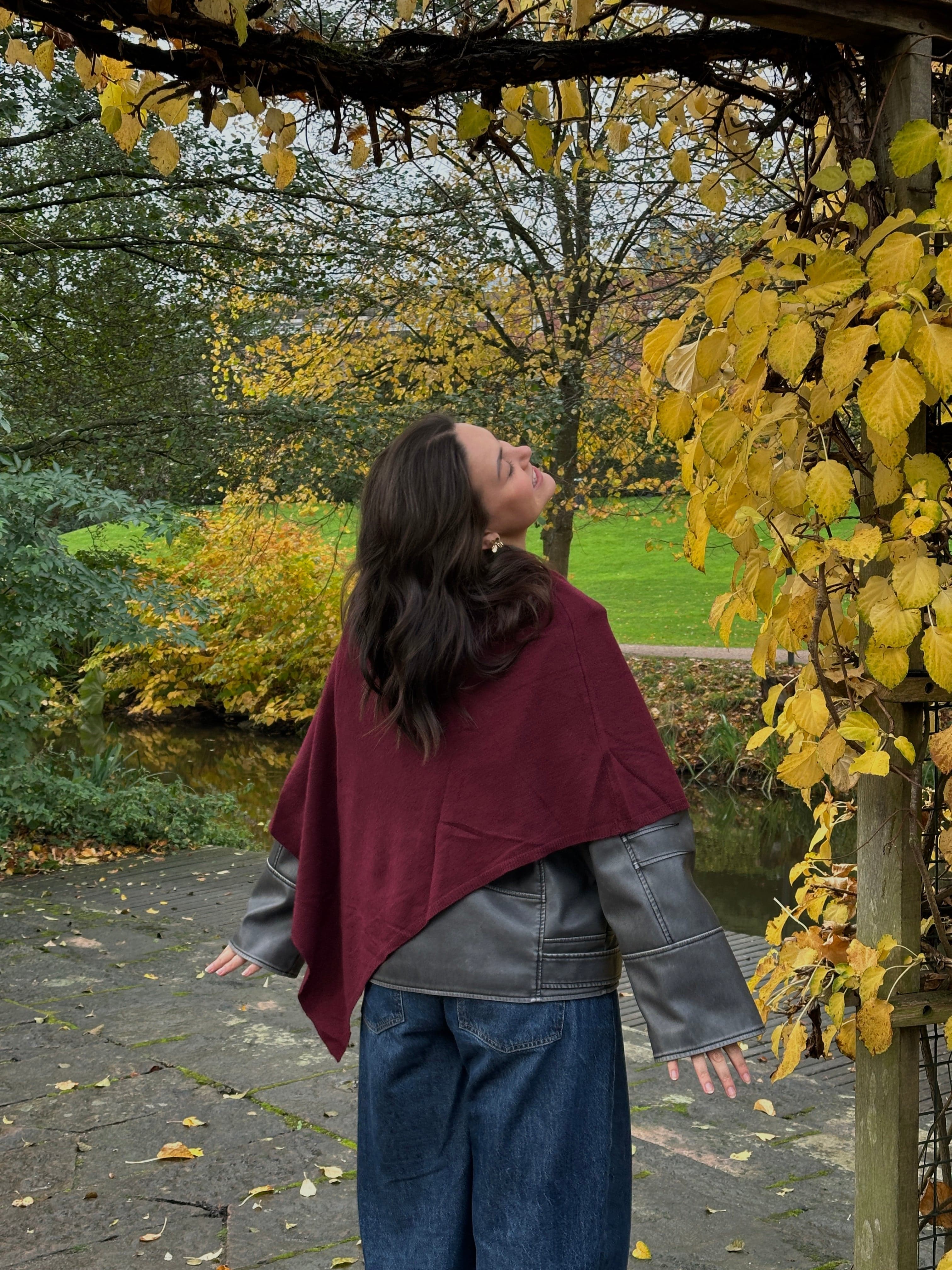 Poncho i 5% cashmere - vinrød Uldplaiden.dk