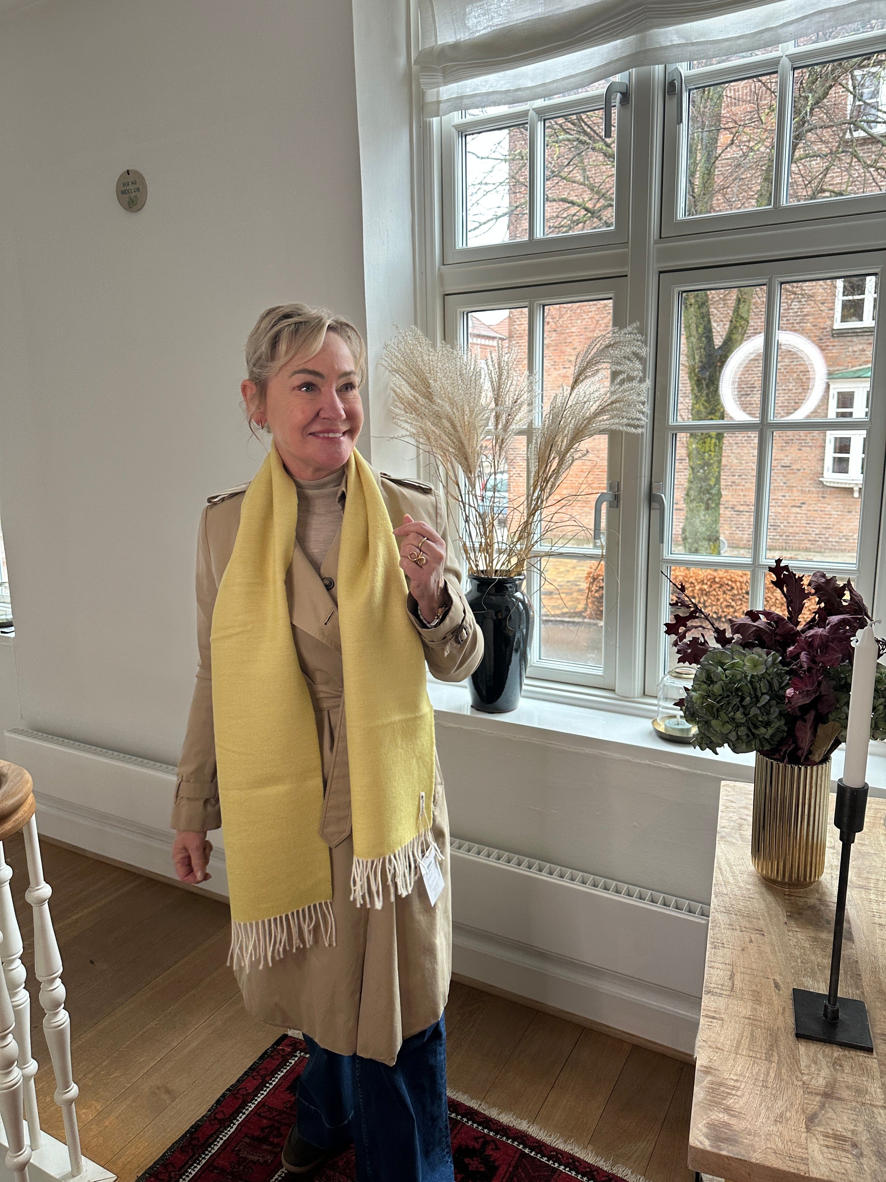 Halstørklæde i 100% baby alpaca uld - gul/off white Tørklæder og sjaler Uldplaiden