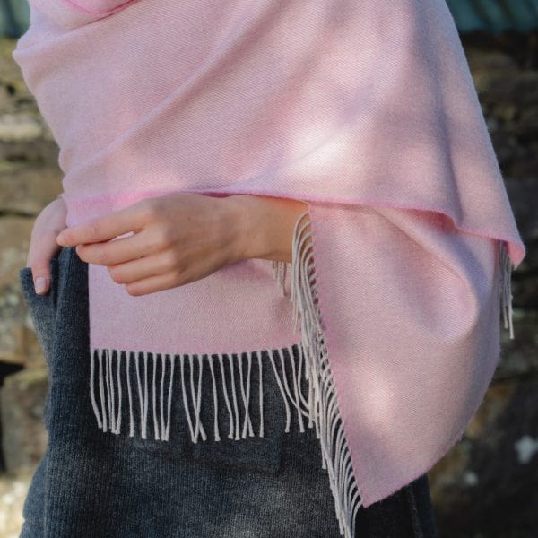 Sjal i 100% Merinould - Pink(76x200 cm) Tørklæder og sjaler Uldplaiden